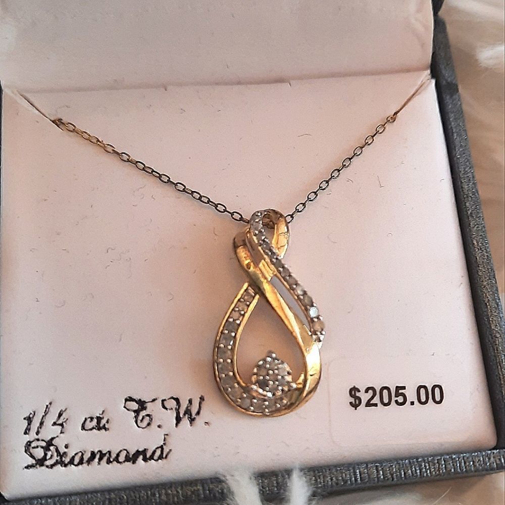 NWT Diamond Accent Gold Infinity Necklace